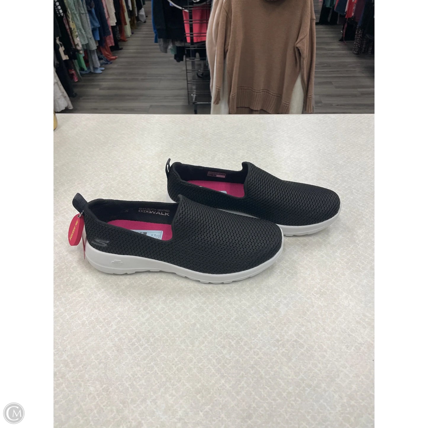 Shoes Athletic By Skechers In Black, Size: 6.5