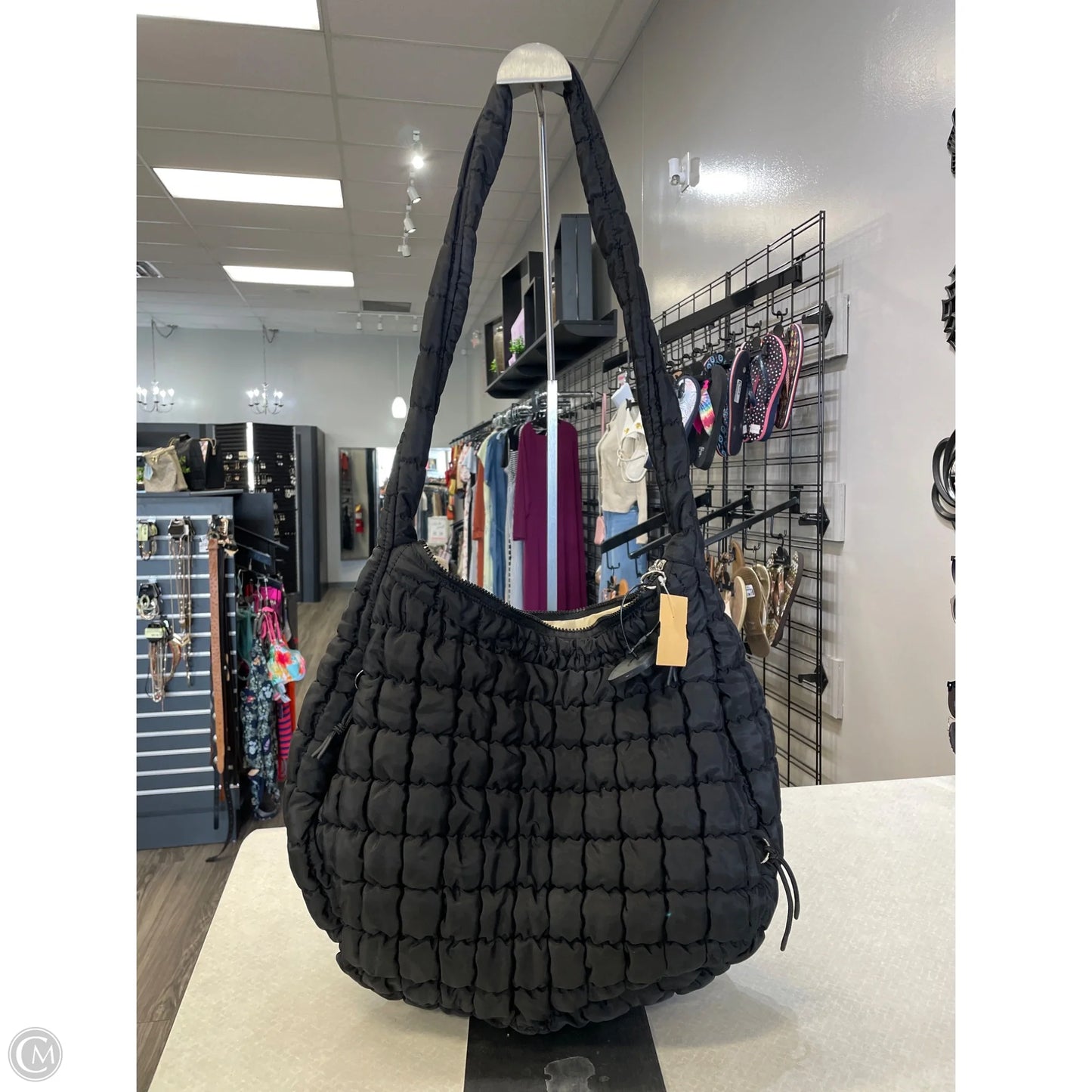 Tote By Clothes Mentor, Size: Medium