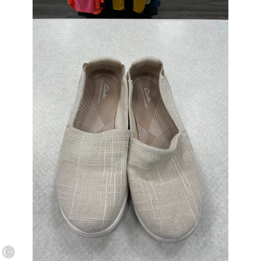 Shoes Flats By Clarks In Tan, Size: 10