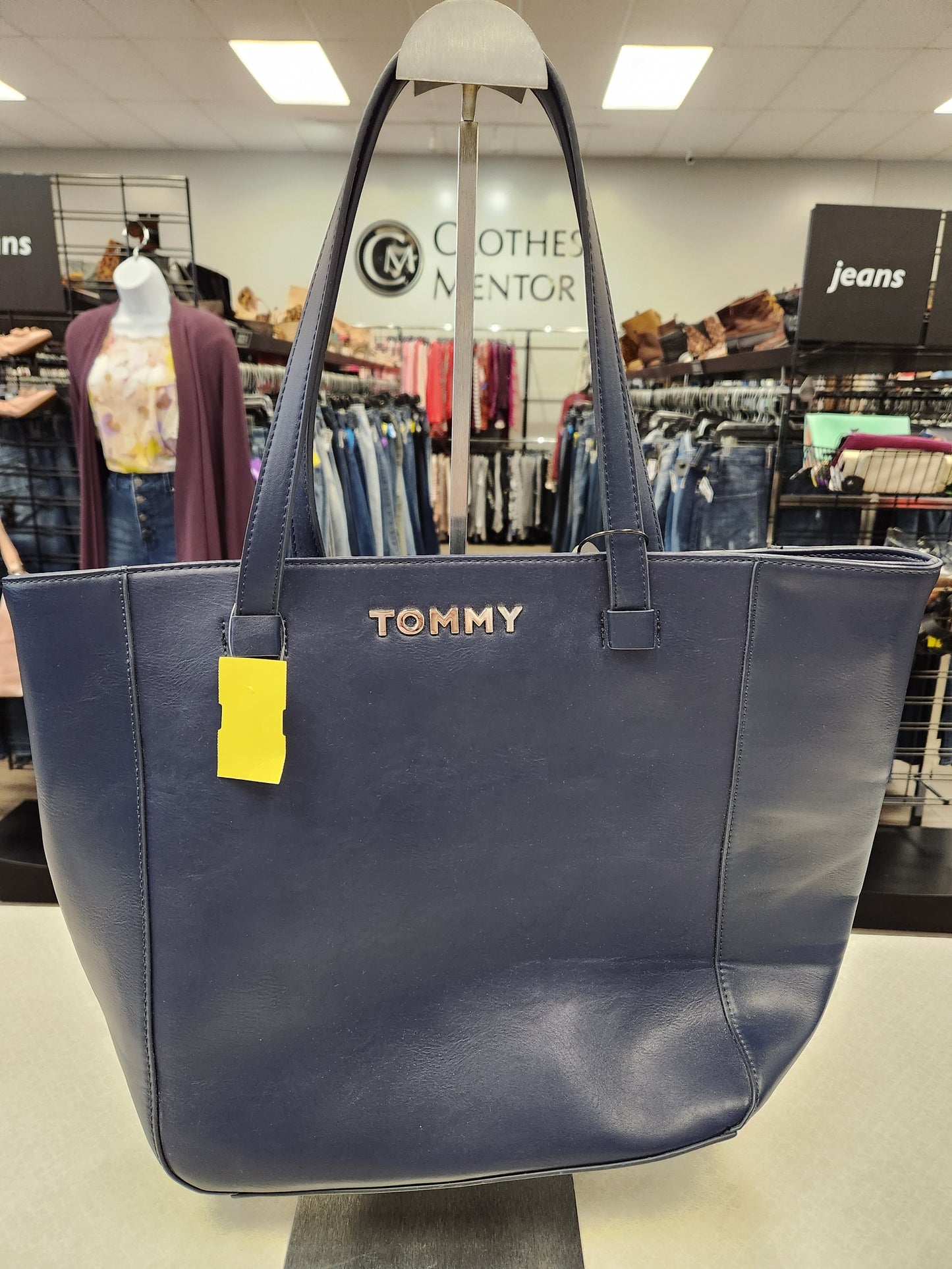 Handbag Designer By Tommy Hilfiger  Size: Large
